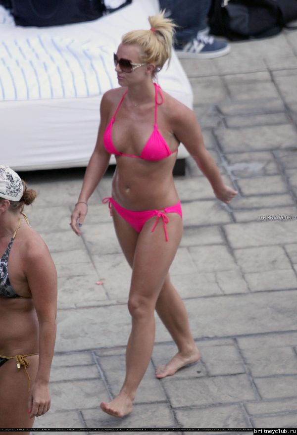 Бритни отдыхает в отеле Ritz Carlton087.jpg(Бритни Спирс, Britney Spears)