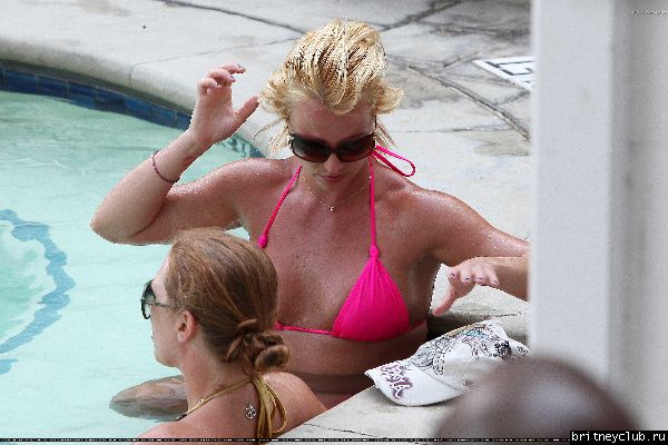 Бритни отдыхает в отеле Ritz Carlton120.jpg(Бритни Спирс, Britney Spears)