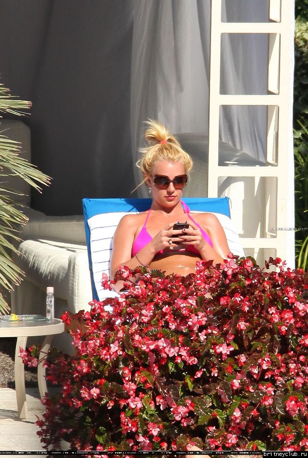 Бритни отдыхает в отеле Ritz Carlton132.jpg(Бритни Спирс, Britney Spears)