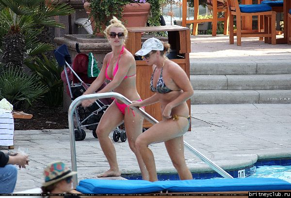 Бритни отдыхает в отеле Ritz Carlton133.jpg(Бритни Спирс, Britney Spears)