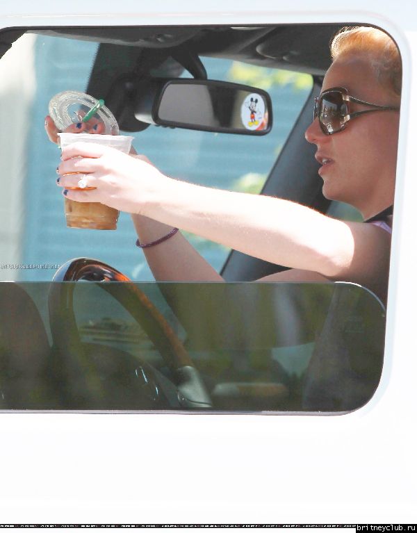 Бритни у Starbucks02.jpg(Бритни Спирс, Britney Spears)