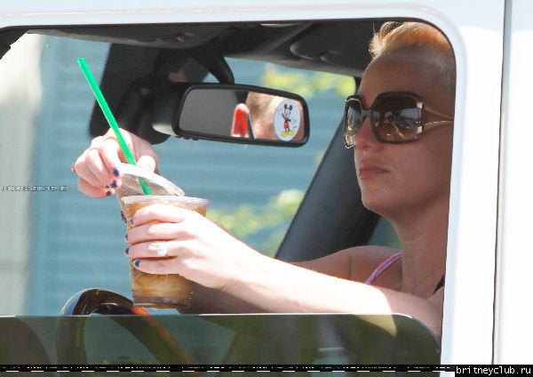 Бритни у Starbucks16.jpg(Бритни Спирс, Britney Spears)