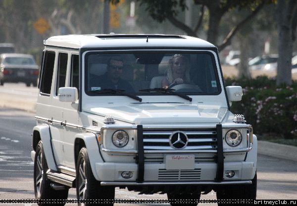 Бритни катается на машине в пригороде Marina Del Ray1.jpg(Бритни Спирс, Britney Spears)