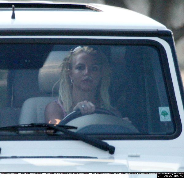 Бритни катается на машине в пригороде Marina Del Ray2.jpg(Бритни Спирс, Britney Spears)