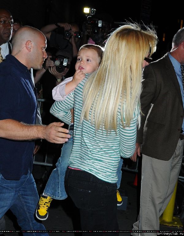Бритни с детьми посещает мюзикл 57.jpg(Бритни Спирс, Britney Spears)