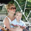 Бритни гуляет с детьми в Центральном парке Нью-Йорка