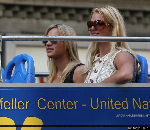 Бритни катается на двухэтажном автобусе по  Нью-Йорку11.jpg(Бритни Спирс, Britney Spears)