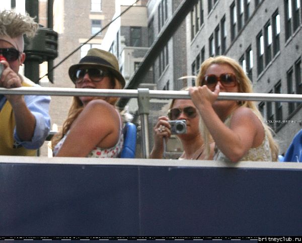 Бритни катается на двухэтажном автобусе по  Нью-Йорку14.jpg(Бритни Спирс, Britney Spears)