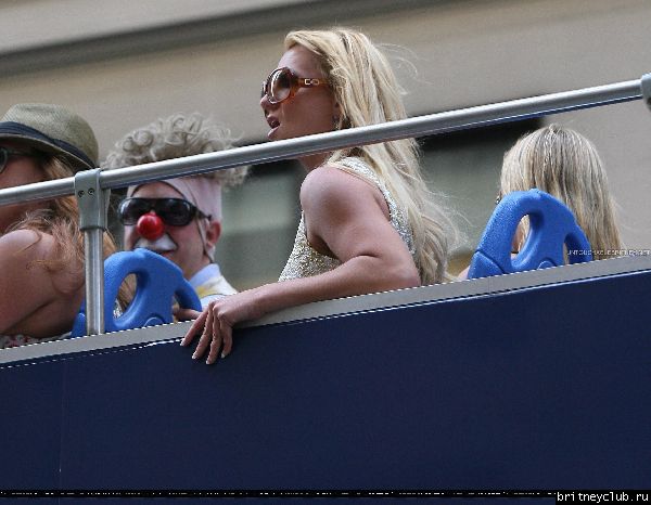 Бритни катается на двухэтажном автобусе по  Нью-Йорку15.jpg(Бритни Спирс, Britney Spears)