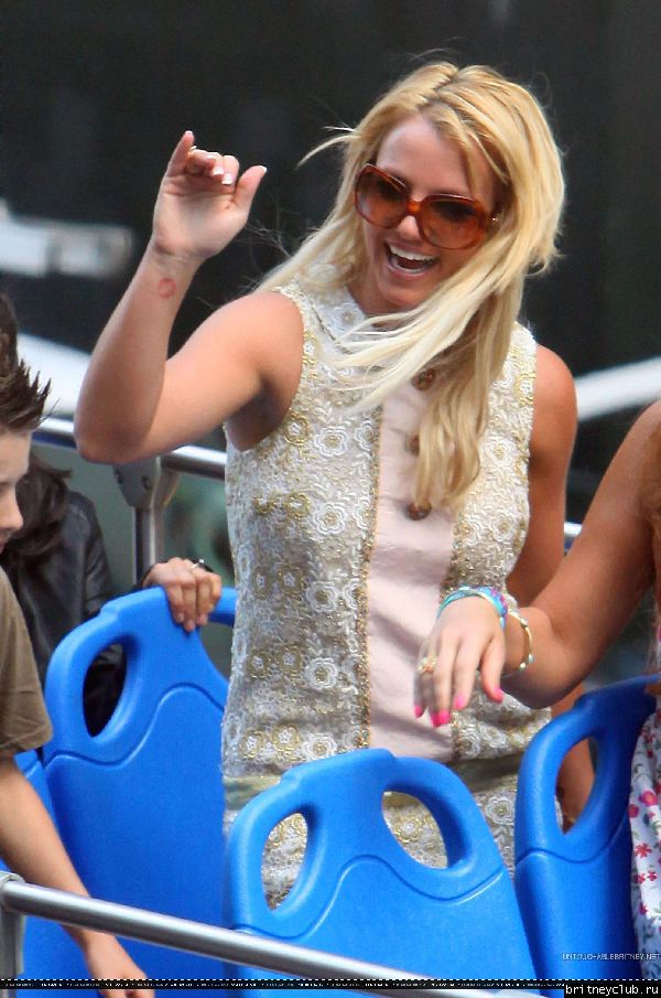 Бритни катается на двухэтажном автобусе по  Нью-Йорку24.jpg(Бритни Спирс, Britney Spears)