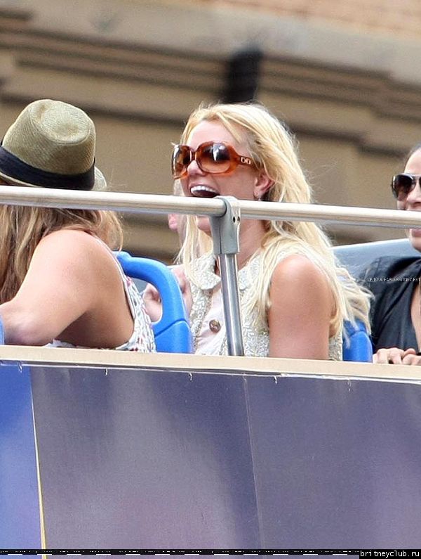 Бритни катается на двухэтажном автобусе по  Нью-Йорку34.jpg(Бритни Спирс, Britney Spears)