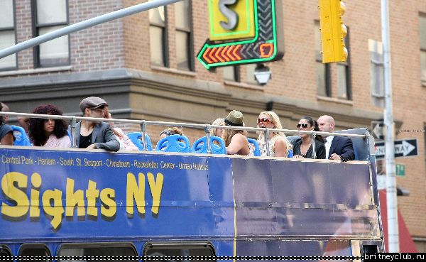 Бритни катается на двухэтажном автобусе по  Нью-Йорку35.jpg(Бритни Спирс, Britney Spears)