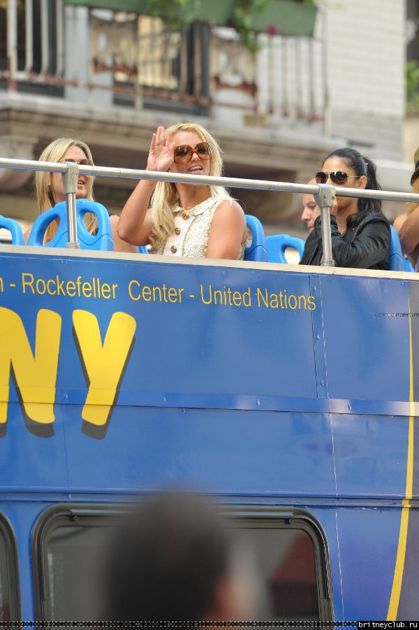 Бритни катается на двухэтажном автобусе по  Нью-Йорку41.jpg(Бритни Спирс, Britney Spears)