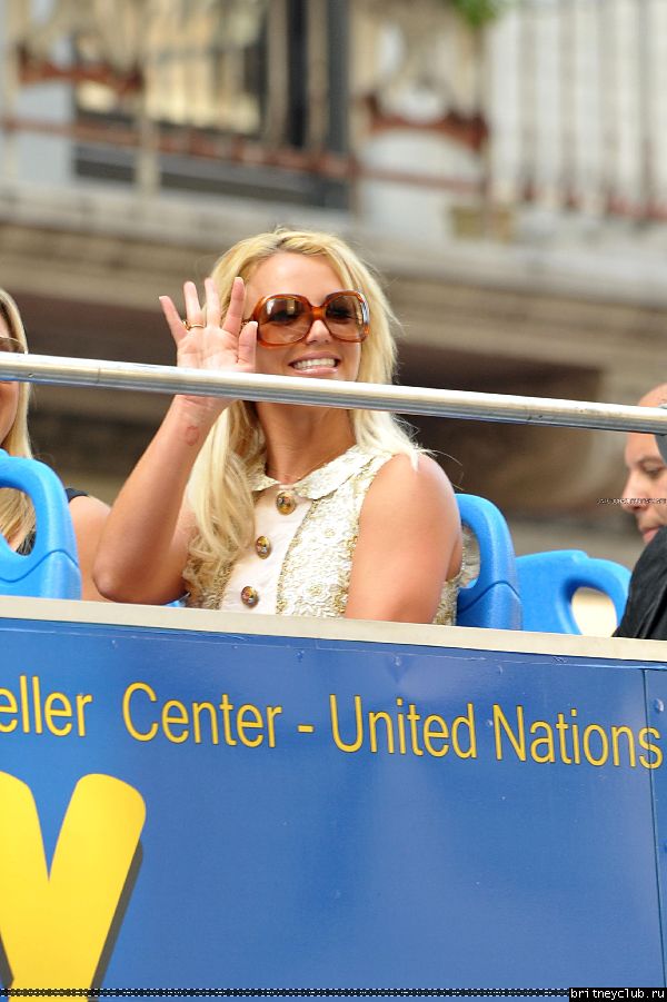 Бритни катается на двухэтажном автобусе по  Нью-Йорку42.jpg(Бритни Спирс, Britney Spears)