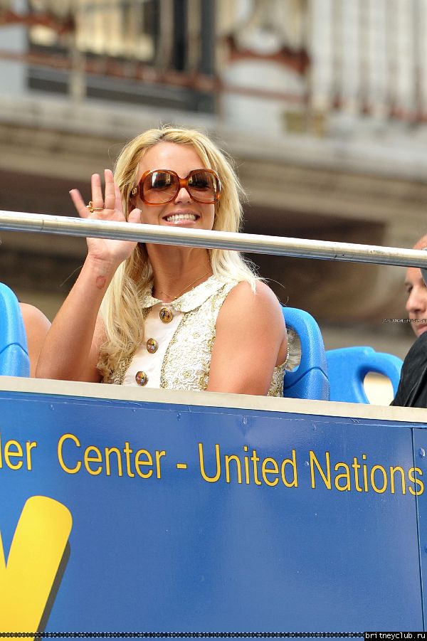 Бритни катается на двухэтажном автобусе по  Нью-Йорку46.jpg(Бритни Спирс, Britney Spears)