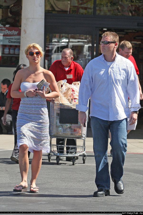 Бритни в супермаркете Ralph’s070.jpg(Бритни Спирс, Britney Spears)