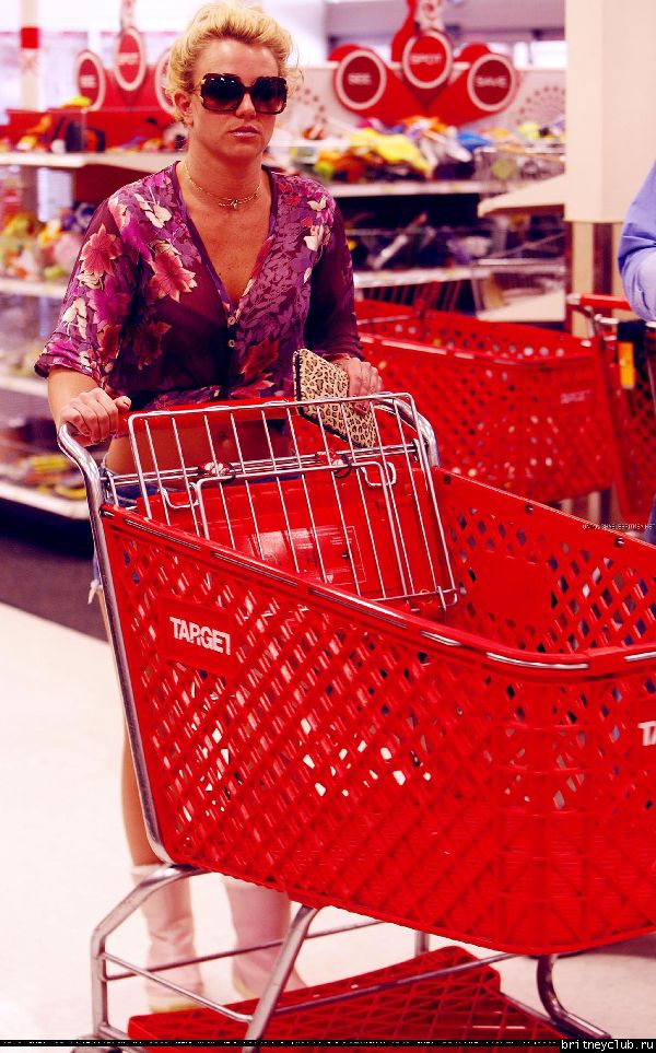 Бритни на шоппинге в Target053.jpg(Бритни Спирс, Britney Spears)
