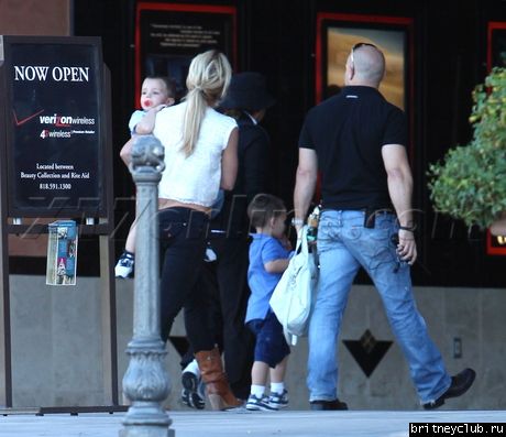 Бритни посещает кинотеатр10.jpg(Бритни Спирс, Britney Spears)