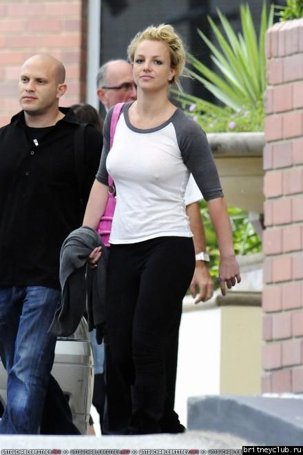Бритни уезжает из отеля Hyatt в Перте06.jpg(Бритни Спирс, Britney Spears)