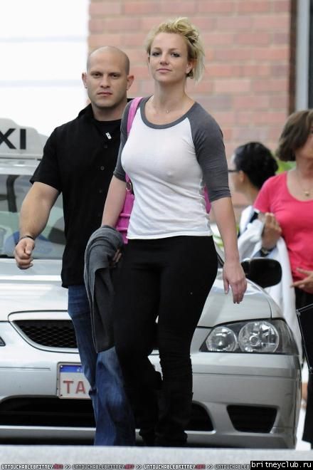 Бритни уезжает из отеля Hyatt в Перте07.jpg(Бритни Спирс, Britney Spears)