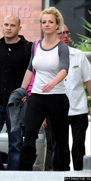 Бритни уезжает из отеля Hyatt в Перте24.jpg(Бритни Спирс, Britney Spears)
