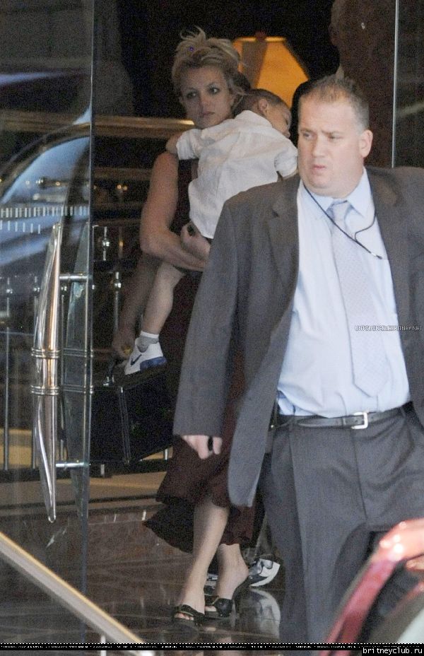 Бритни уезжает из гостиницы в Мельбруне02.jpg(Бритни Спирс, Britney Spears)