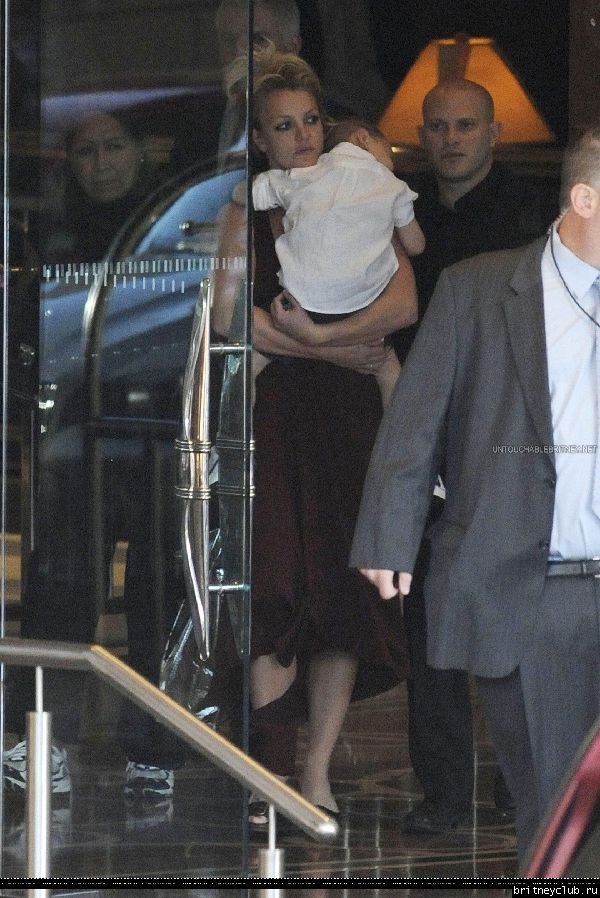 Бритни уезжает из гостиницы в Мельбруне03.jpg(Бритни Спирс, Britney Spears)
