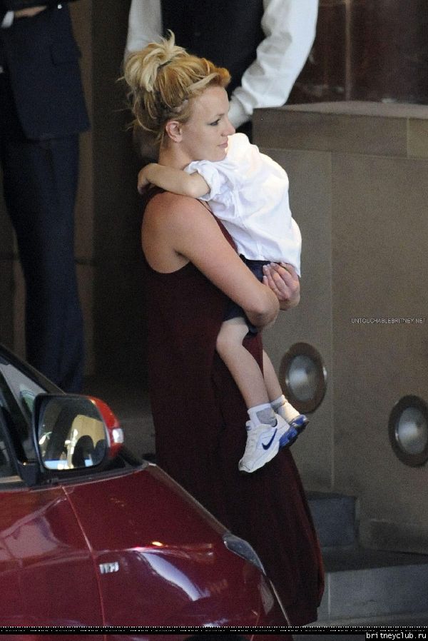 Бритни уезжает из гостиницы в Мельбруне05.jpg(Бритни Спирс, Britney Spears)