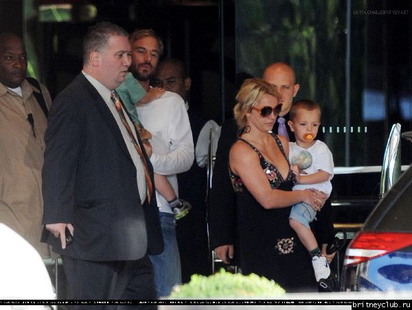 Бритни уезжает из отеля в Мельбруне10.jpg(Бритни Спирс, Britney Spears)
