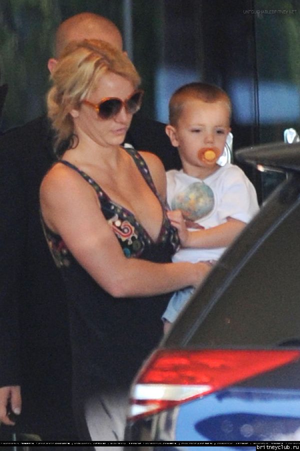 Бритни уезжает из отеля в Мельбруне14.jpg(Бритни Спирс, Britney Spears)