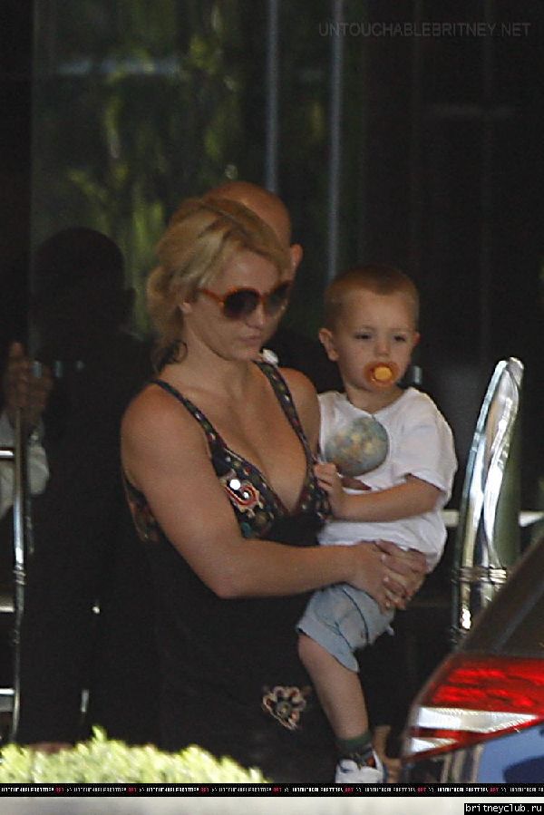 Бритни уезжает из отеля в Мельбруне21.jpg(Бритни Спирс, Britney Spears)