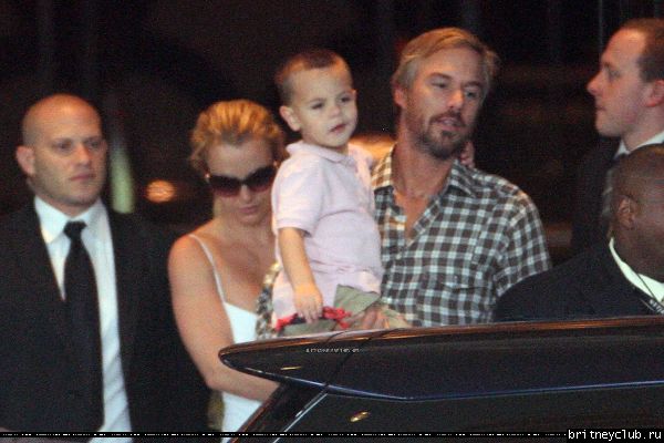 Бритни уезжает из отеля в Мельбруне06.jpg(Бритни Спирс, Britney Spears)
