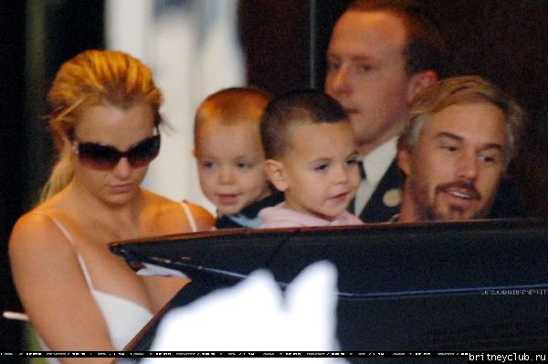 Бритни уезжает из отеля в Мельбруне34.jpg(Бритни Спирс, Britney Spears)
