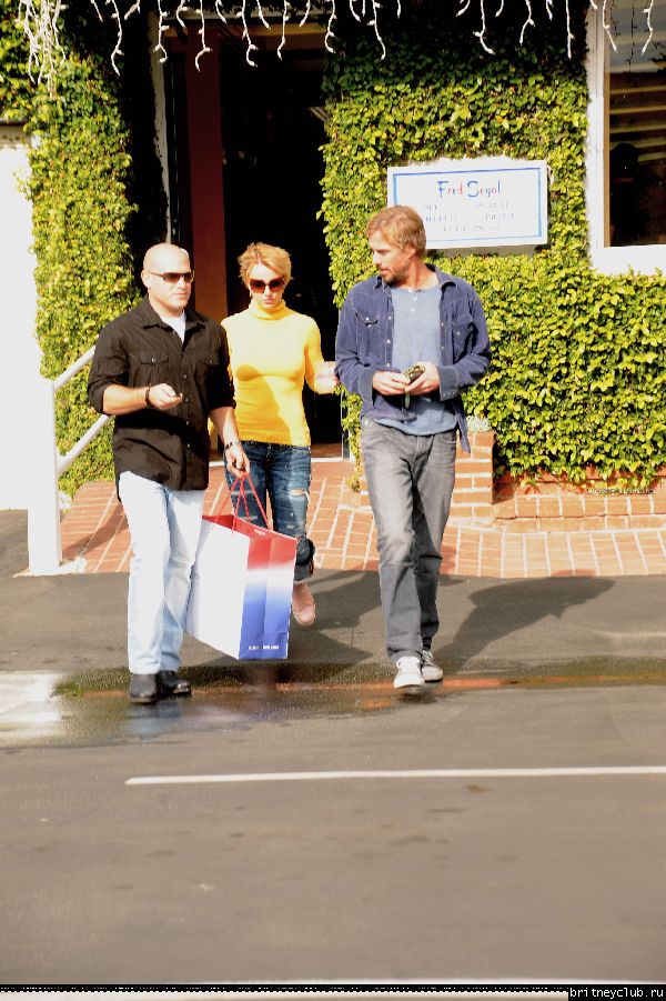Бритни и Джейсон на шоппинге в Западном Голливуде10.jpg(Бритни Спирс, Britney Spears)