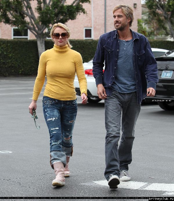 Бритни и Джейсон на шоппинге в Западном Голливуде33.jpg(Бритни Спирс, Britney Spears)