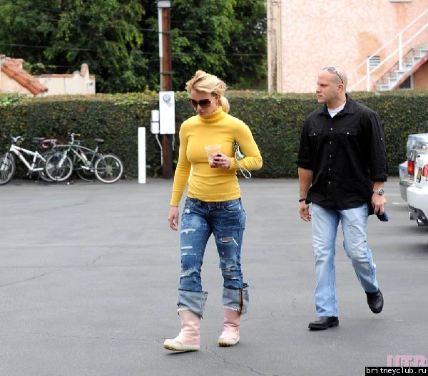 Бритни и Джейсон на шоппинге в Западном Голливуде35.jpg(Бритни Спирс, Britney Spears)