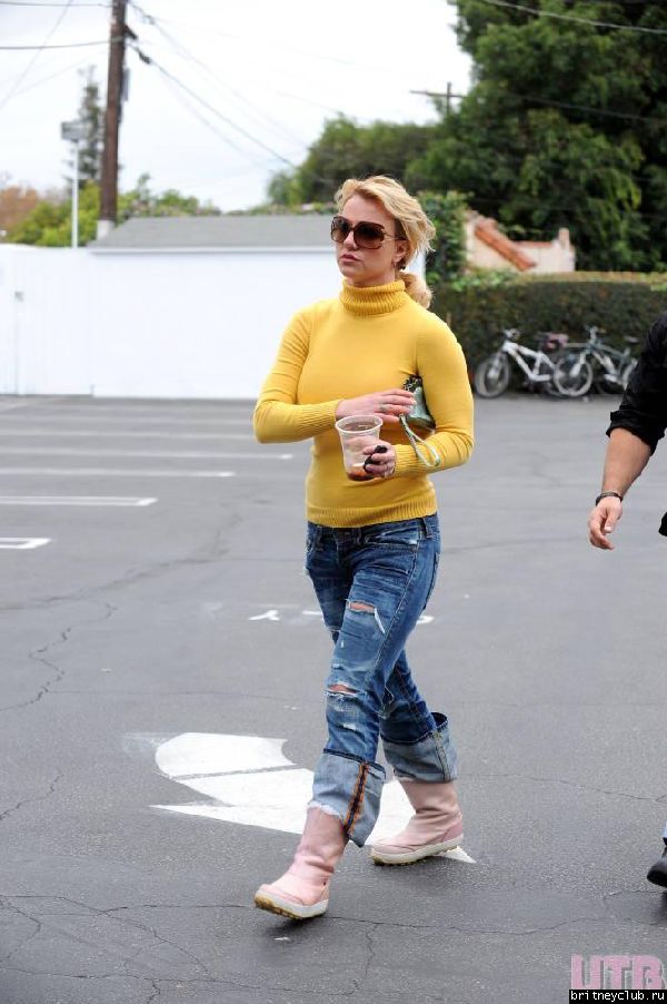 Бритни и Джейсон на шоппинге в Западном Голливуде36.jpg(Бритни Спирс, Britney Spears)