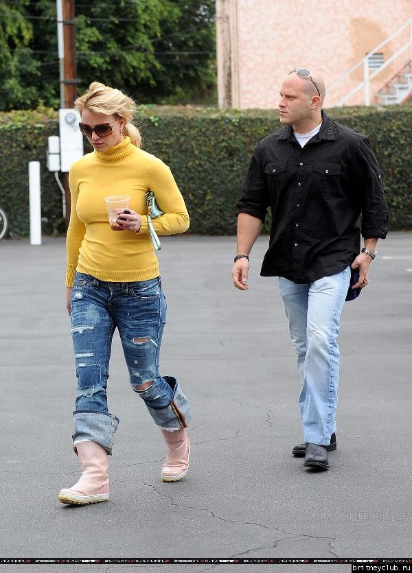 Бритни и Джейсон на шоппинге в Западном Голливуде43.jpg(Бритни Спирс, Britney Spears)