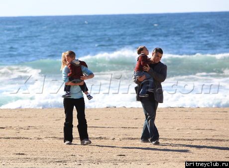 Бритни с мальчиками на пляже018.jpg(Бритни Спирс, Britney Spears)