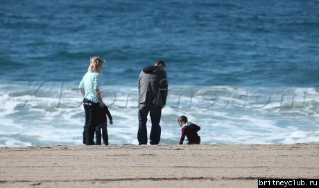 Бритни с мальчиками на пляже030.jpg(Бритни Спирс, Britney Spears)