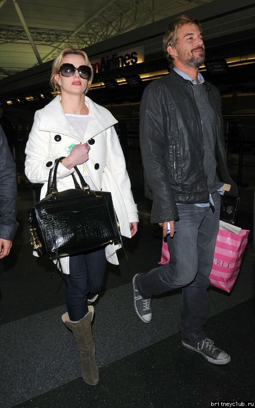 Бритни и Джейсон в аэропорту JFK03.jpg(Бритни Спирс, Britney Spears)