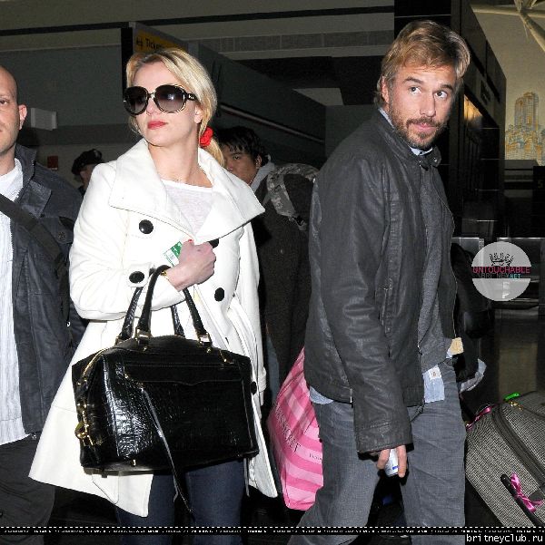 Бритни и Джейсон в аэропорту JFK09.jpg(Бритни Спирс, Britney Spears)