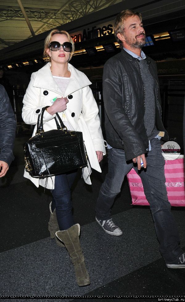 Бритни и Джейсон в аэропорту JFK11.jpg(Бритни Спирс, Britney Spears)