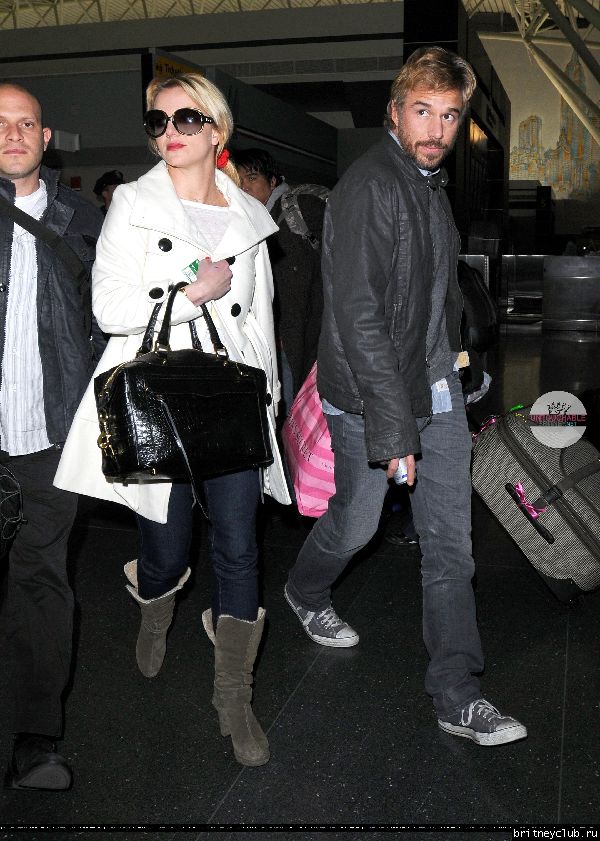 Бритни и Джейсон в аэропорту JFK14.jpg(Бритни Спирс, Britney Spears)