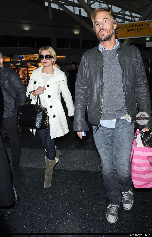 Бритни и Джейсон в аэропорту JFK15.jpg(Бритни Спирс, Britney Spears)