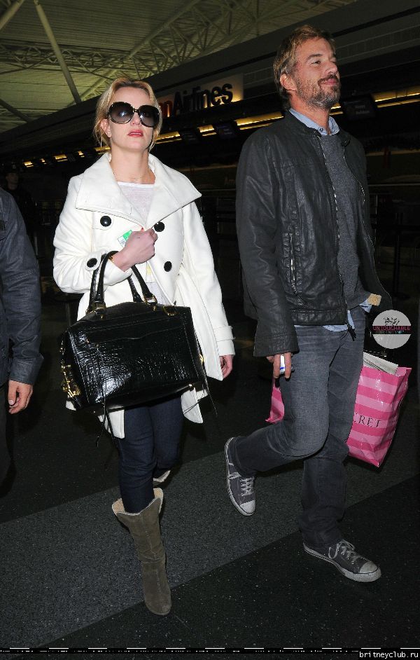 Бритни и Джейсон в аэропорту JFK18.jpg(Бритни Спирс, Britney Spears)