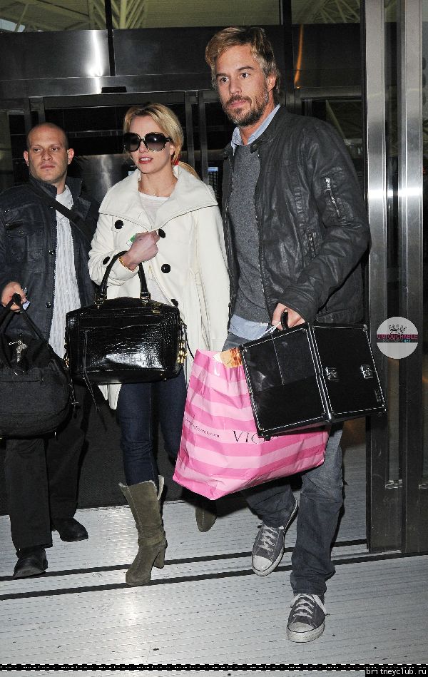 Бритни и Джейсон в аэропорту JFK26.jpg(Бритни Спирс, Britney Spears)
