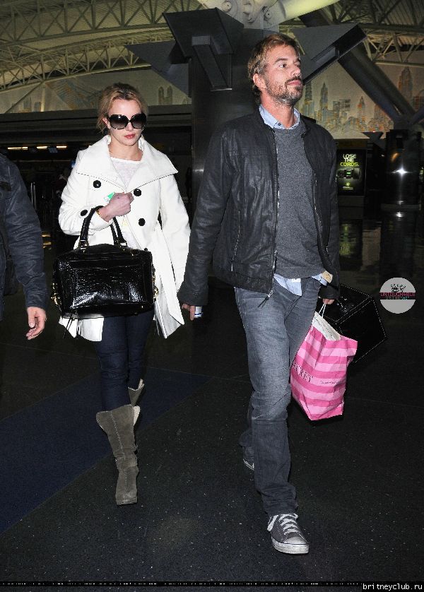 Бритни и Джейсон в аэропорту JFK29.jpg(Бритни Спирс, Britney Spears)