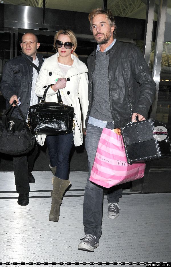 Бритни и Джейсон в аэропорту JFK31.jpg(Бритни Спирс, Britney Spears)
