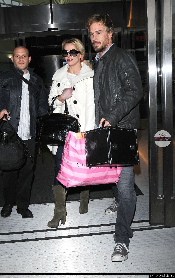 Бритни и Джейсон в аэропорту JFK32.jpg(Бритни Спирс, Britney Spears)